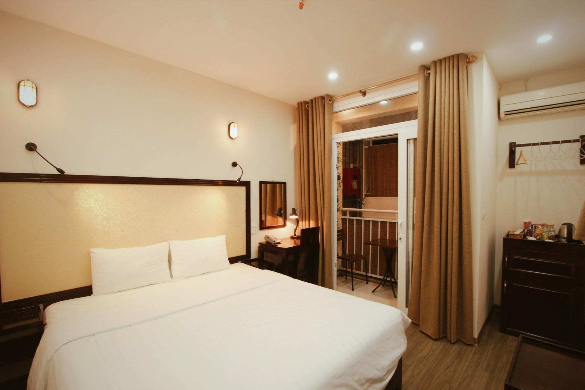 Ellogia Rusta Hotel - Managed By Hostesk Ханой Екстериор снимка